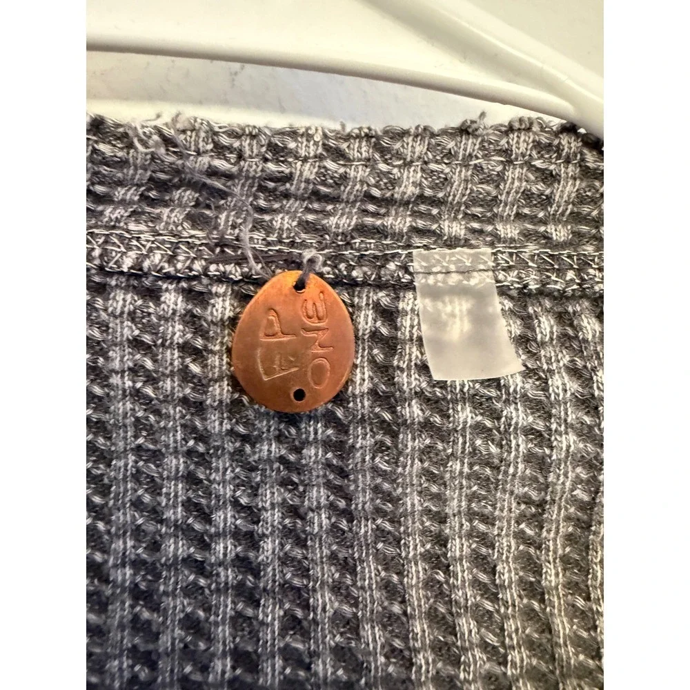 Free People We The Free Grey Waffle Knit Thermal Henley Cropped Top Womens M